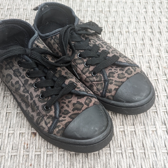 Shoes - Picture 6 of 6